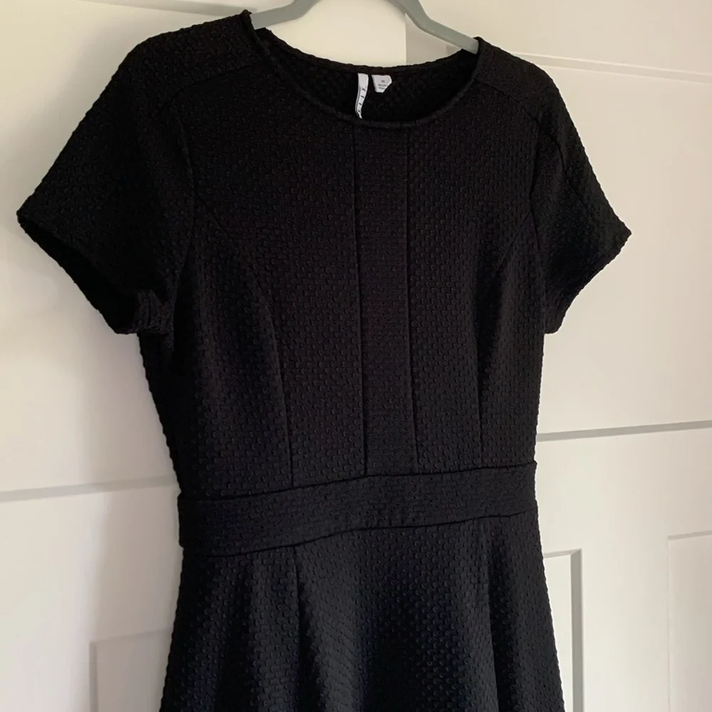 {Elle} NEW Elegant Black Dress - Picture 1 of 4